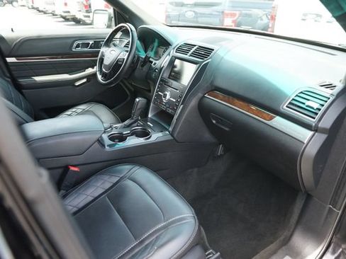 Used 2016 Ford Explorer Platinum AWD/4WD image 18