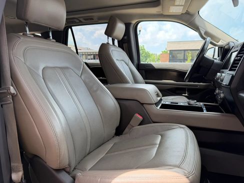 Used 2020 Ford Expedition Limited RWD image 18