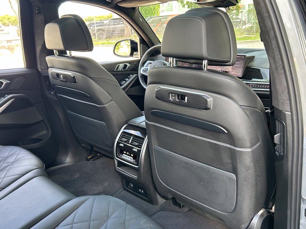 Used 2024 BMW X7 xDrive40i w/ M Sport Package AWD/4WD image 52