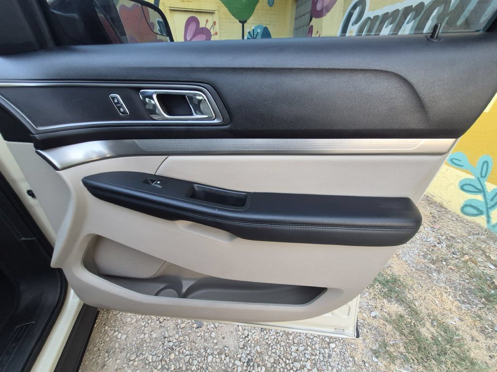 Used 2018 Ford Explorer XLT w/ Equipment Group 202A FWD image 20
