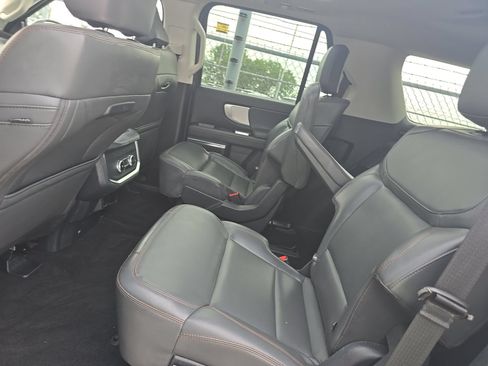 Used 2025 Ford Expedition Active AWD/4WD image 9