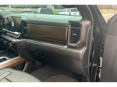 Used 2024 Chevrolet Silverado 1500 High Country w/ Technology Package image 18