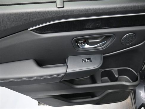 Used 2025 Honda Pilot Touring image 19