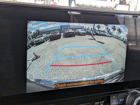 Used 2023 Toyota Highlander XLE FWD image 35