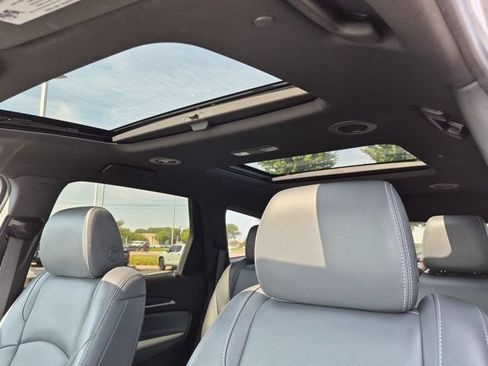 Used 2023 Buick Enclave Essence w/ Experience Buick Package FWD image 10