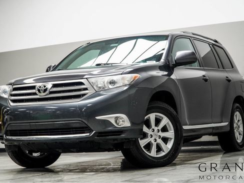 Used 2013 Toyota Highlander SE image 1