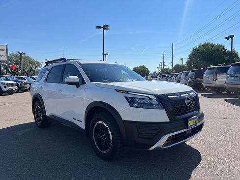 Used 2025 Nissan Pathfinder Rock Creek AWD/4WD image 32