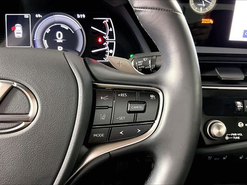 Used 2025 Lexus ES 300h w/ Premium Package image 23