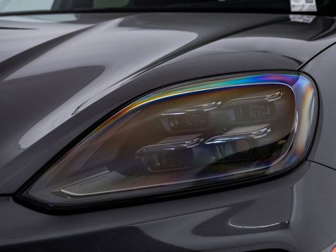 Used 2025 Porsche Cayenne Coupe image 7