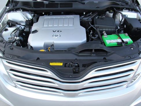 Used 2011 Toyota Venza w/ Premium Pkg #2 FWD image 37