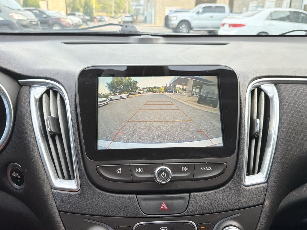 Used 2018 Chevrolet Malibu LT FWD image 27