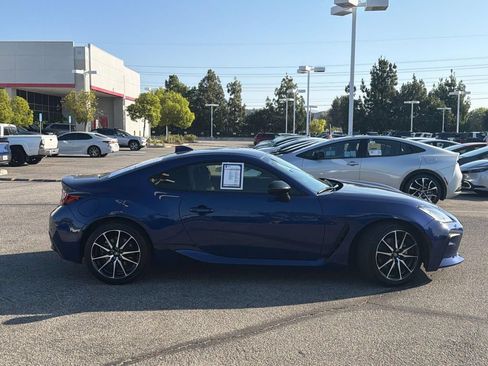 Used 2022 Toyota GR86 w/ ALL Weather Mat Package (TMS) RWD image 3