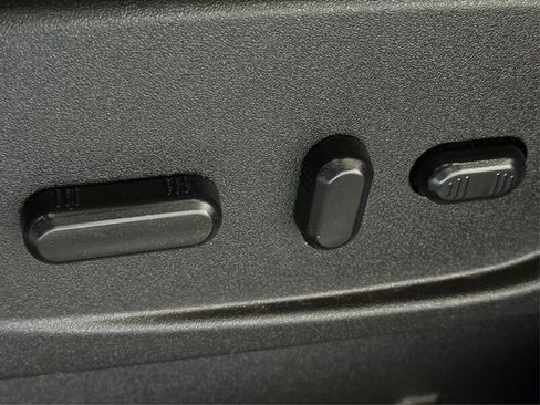 Used 2015 Ford C-MAX Energi SEL FWD image 16