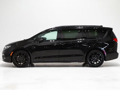 Used 2025 Chrysler Pacifica Limited FWD image 28