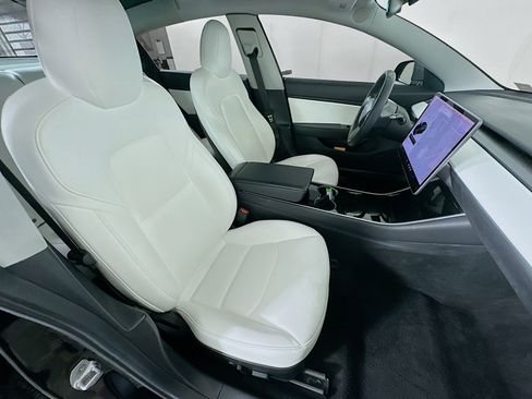 Used 2019 Tesla Model 3 Standard Range image 29