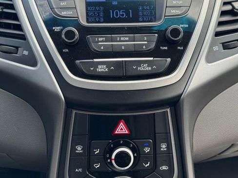 Used 2016 Hyundai Elantra SE FWD image 16