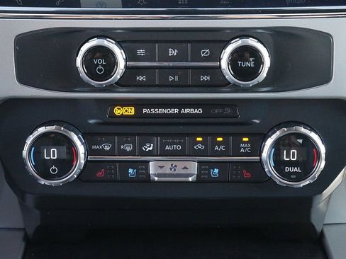 Used 2022 Ford F250 Lariat w/ Black Appearance Package AWD/4WD image 24