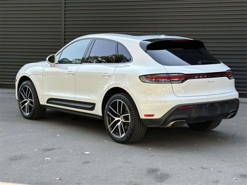 Used 2025 Porsche Macan image 3