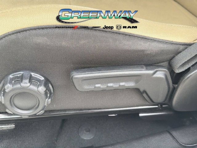 Used 2022 Jeep Wrangler Unlimited Sahara w/ Cold Weather Group AWD/4WD image 17