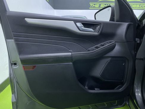 Used 2021 Ford Escape SE w/ SE Sport Appearance Package image 17