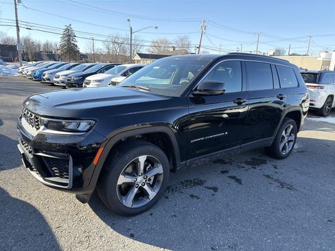 New 2026 Jeep Grand Cherokee L Limited w/ Luxury Tech Group II AWD/4WD image 4