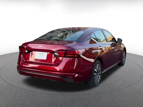 Used 2025 Nissan Altima 2.5 SV FWD image 14