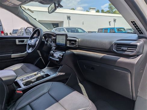 Used 2022 Ford Explorer Limited w/ Equipment Group 301A image 30
