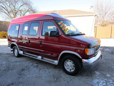 Used 2000 Ford E-150 and Econoline 150 image 1