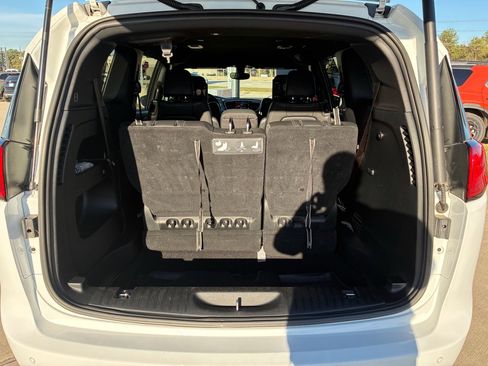 Used 2020 Chrysler Pacifica Touring-L Plus image 28