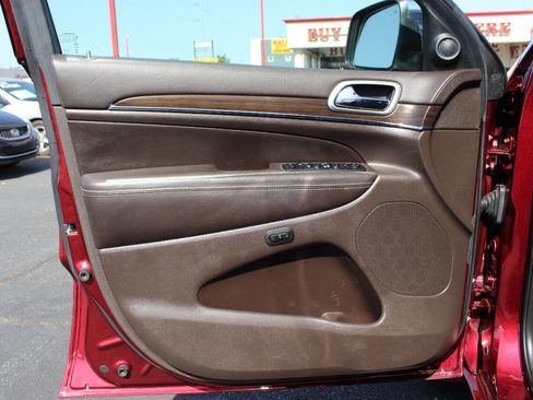 Used 2018 Jeep Grand Cherokee Overland image 17