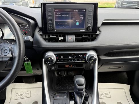 Used 2021 Toyota RAV4 LE image 12
