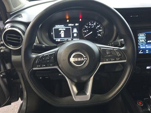Used 2022 Nissan Kicks SV FWD image 7
