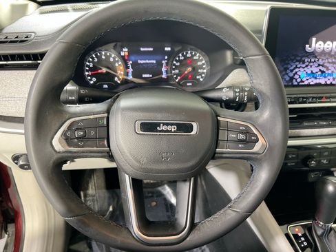 Used 2022 Jeep Compass Latitude AWD/4WD image 11