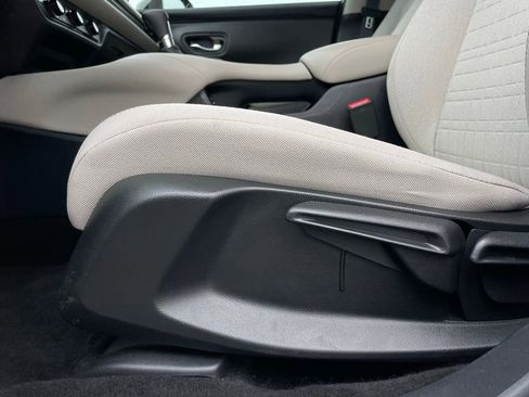 Certified 2025 Honda HR-V LX image 24