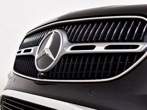 Certified 2025 Mercedes-Benz GLC 300 image 8