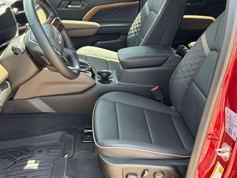 Used 2024 GMC Canyon Denali AWD/4WD image 5