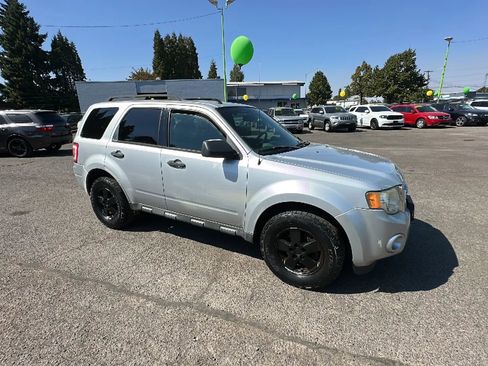 Used 2012 Ford Escape XLT AWD/4WD image 2