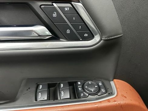 Used 2025 GMC Sierra 2500 Denali Ultimate image 11