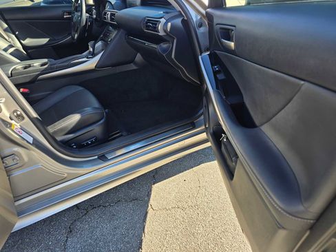 Used 2017 Lexus IS 200t image 10