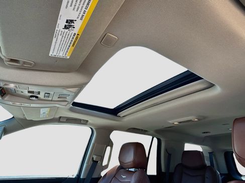 Used 2017 Cadillac Escalade Luxury AWD/4WD image 16