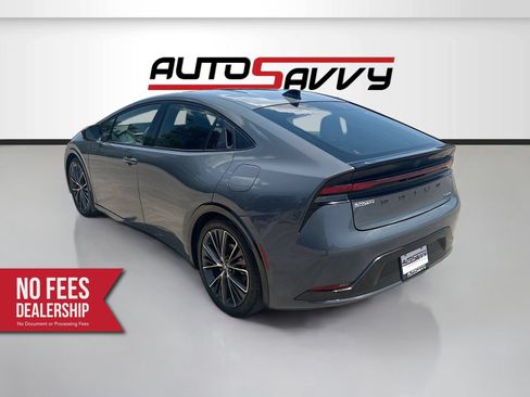 Used 2026 Toyota Prius XLE FWD image 5