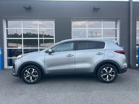Used 2022 Kia Sportage LX image 2