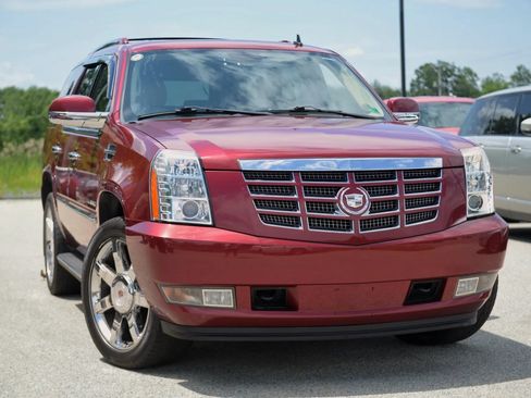 Used 2010 Cadillac Escalade Luxury AWD/4WD image 4