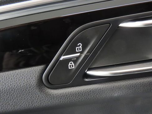 Certified 2026 Porsche Macan AWD/4WD image 36