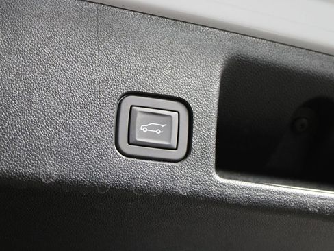 Used 2025 Chevrolet Equinox EV LT w/ Convenience Package image 28