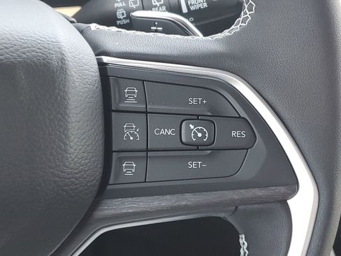 New 2025 Jeep Grand Cherokee Limited image 17