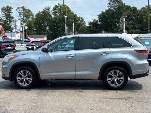 Used 2016 Toyota Highlander Plus FWD image 5