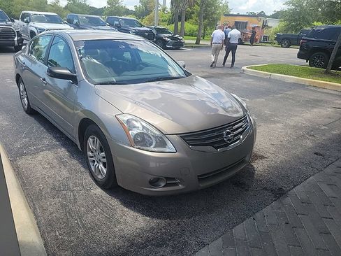 Used 2012 Nissan Altima 2.5 S w/ Special Edition Pkg FWD image 2
