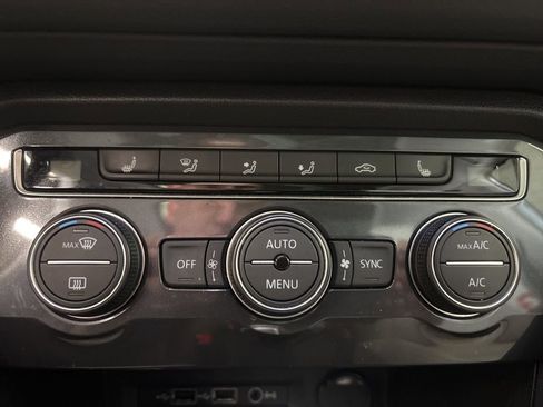 Used 2020 Volkswagen Tiguan SE image 23