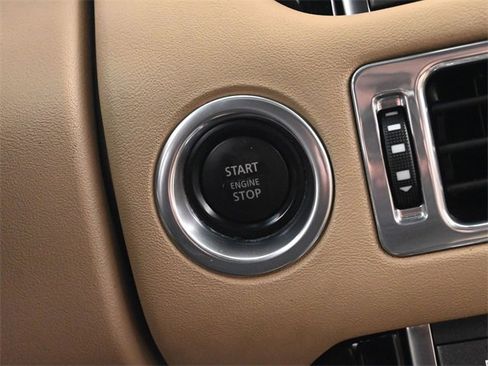 Used 2011 Land Rover Range Rover HSE LUX image 38